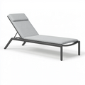 Chaise longue de jardin 200 x 65 cm en métal gris avec coussin dossier réglable